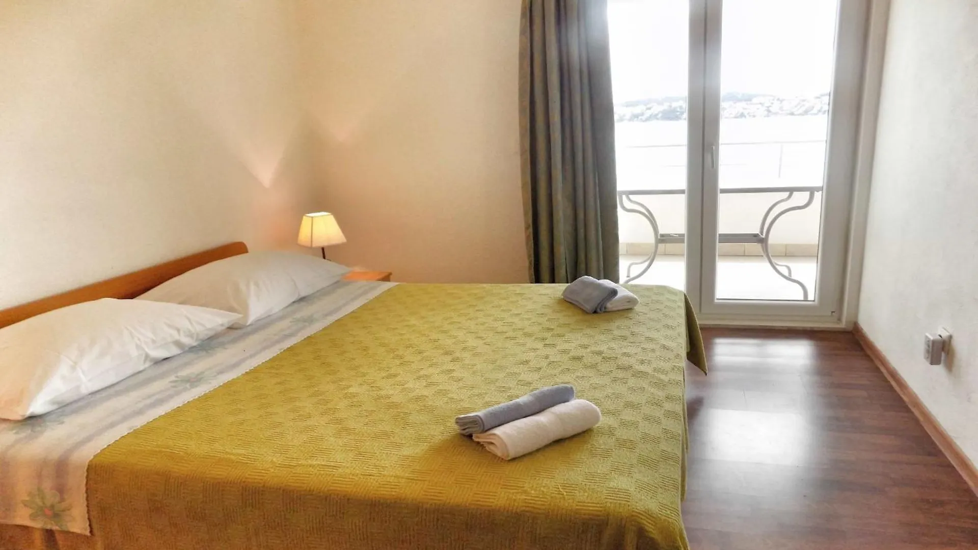 Trogir Sunny Apartments With Sea View
