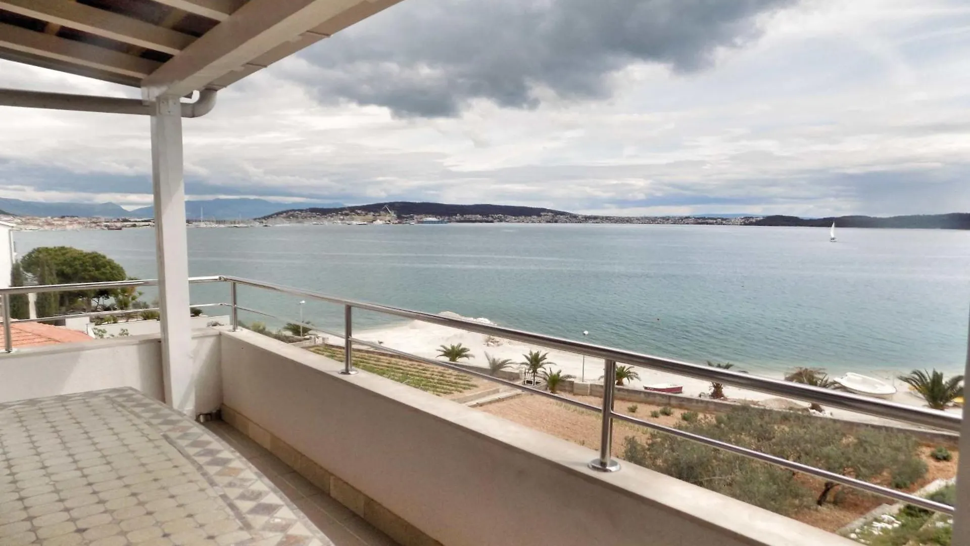 Trogir Sunny Apartments With Sea View