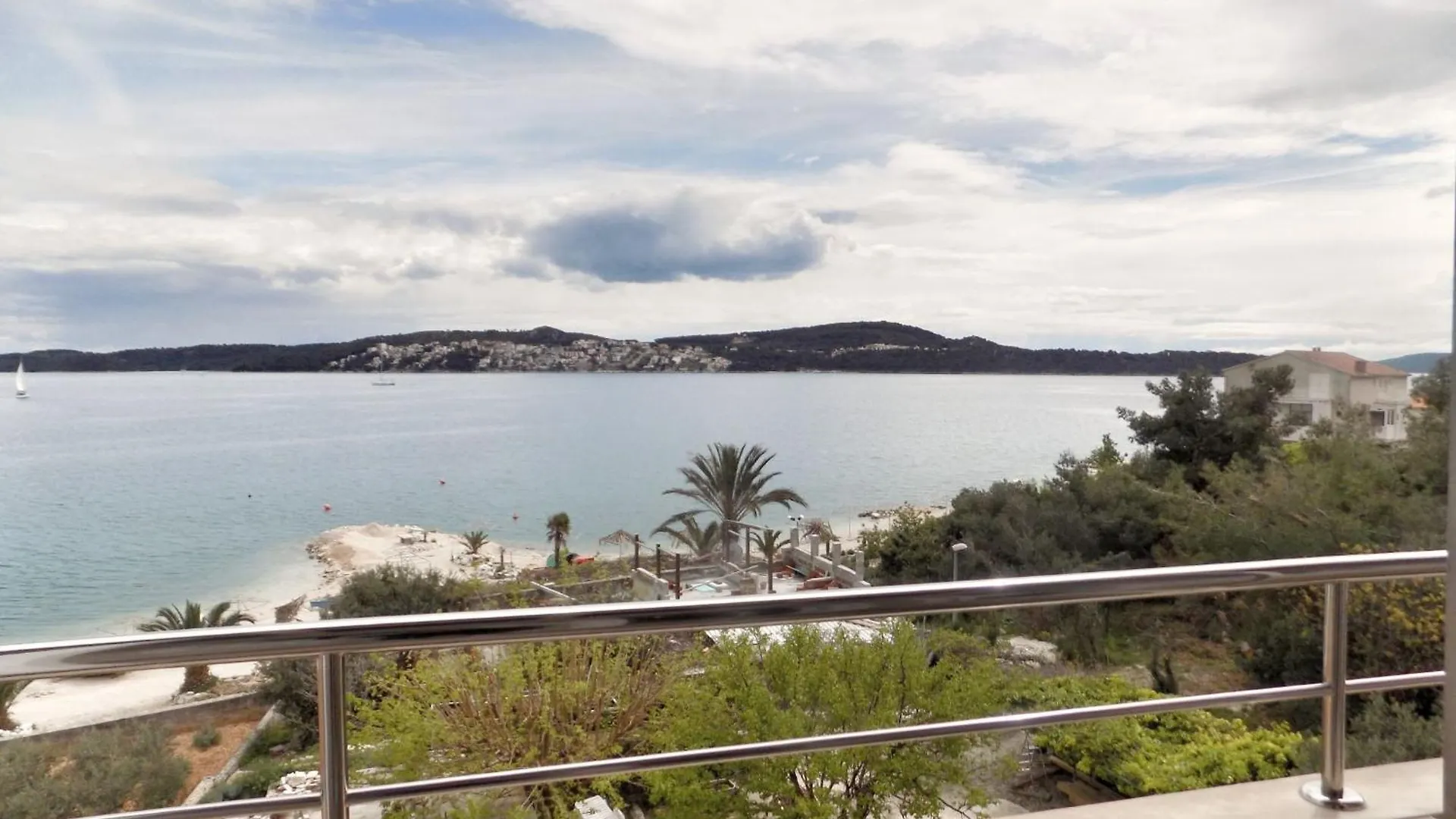Trogir Sunny Apartments With Sea View